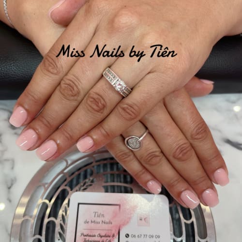 Miss Nails - Spécialiste de la résine - Onglerie Cagnes-sur-Mer - Miss Nails - Spécialiste de la résine - Photo Galerie - OneBooking