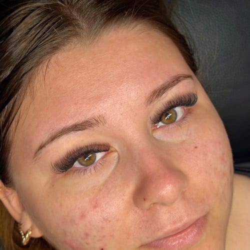 GLOW BY FLO - Onglerie Lens - GLOW BY FLO - Photo Galerie - OneBooking