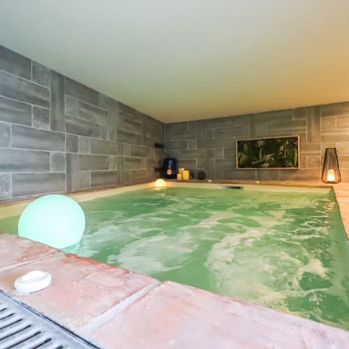 La Vermeillade Suites & SPAs - Massage Congénies - La Vermeillade Suites & SPAs - Photo Galerie - OneBooking