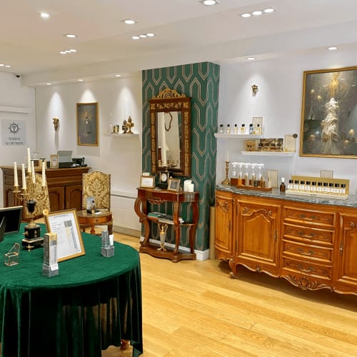 Maison Alchymiste Parfums de Confidence & Artisan de Beauté - Sourcils & cils Versailles - Maison Alchymiste Parfums de Confidence & Artisan de Beauté - Photo Galerie - OneBooking