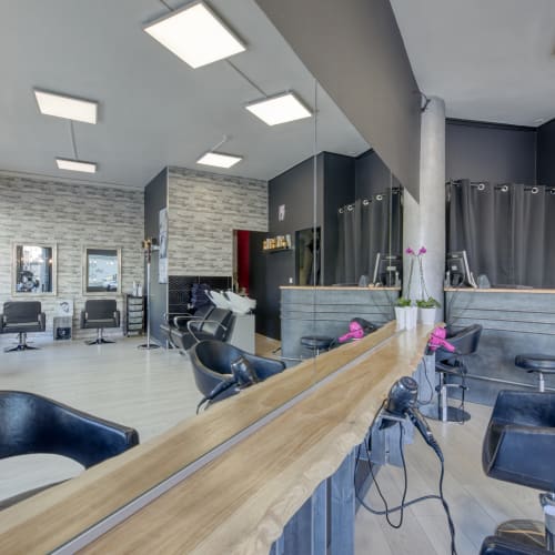 Elle et Lui Le Bar à Couleurs - Coiffure Grenoble - Elle et Lui Le Bar à Couleurs - Photo Galerie - OneBooking