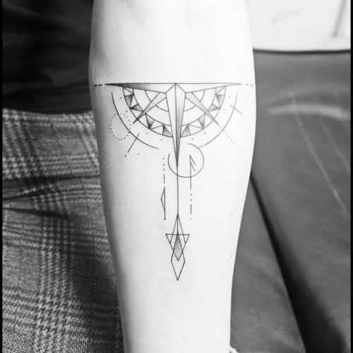 Diamond Flash tattoo by Diane, tatoueur et pierceur - Onglerie Lyon - Diamond Flash tattoo by Diane, tatoueur et pierceur - Photo Galerie - OneBooking