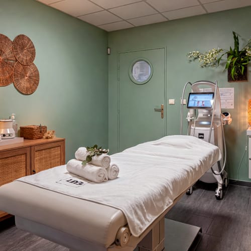 Lotus Forme - Institut de Beauté & Centre Technologie - Onglerie Lannion - Lotus Forme - Institut de Beauté & Centre Technologie - Photo Galerie - OneBooking