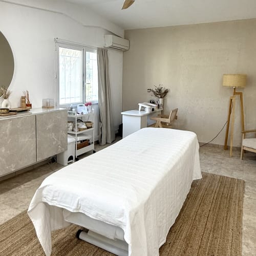 Douceur & Délicatesse - Esthéticienne et Masseuse - Onglerie Frontignan - Douceur & Délicatesse - Esthéticienne et Masseuse - Photo Galerie - OneBooking