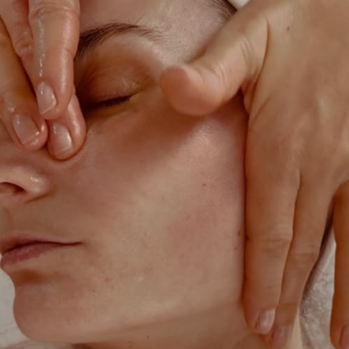 Elodie Samak - Manucure, Beauté des pieds et Kobido - Onglerie Lyon - Elodie Samak - Manucure, Beauté des pieds et Kobido - Photo Galerie - OneBooking