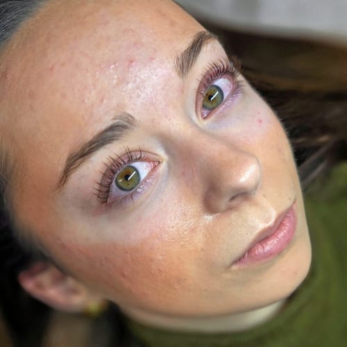 Une Pose chez Vivi - Sourcils & cils Nice - Une Pose chez Vivi - Photo Galerie - OneBooking