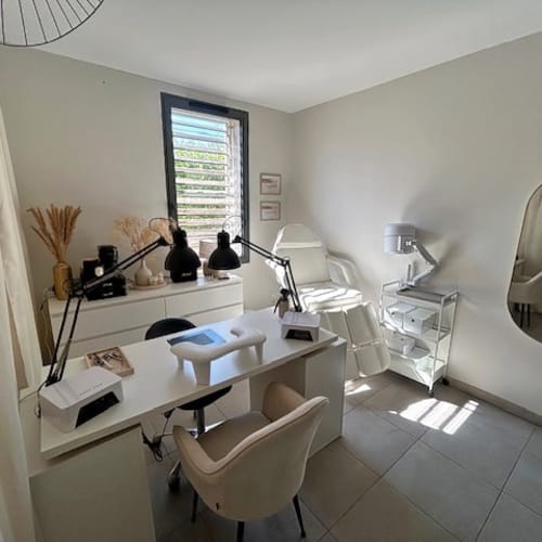 Nerra Bloom - Onglerie Le Bouscat - Nerra Bloom - Photo Galerie - OneBooking