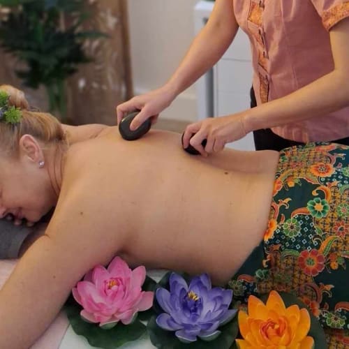 IRIS Massage Thai - Sourcils & cils Aubagne - IRIS Massage Thai - Photo Galerie - OneBooking