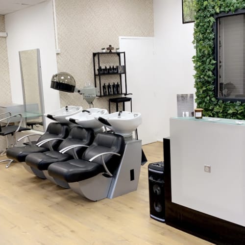 KLK Coiffure & Esthétique - Sourcils & cils Saint-Priest - KLK Coiffure & Esthétique - Photo Galerie - OneBooking