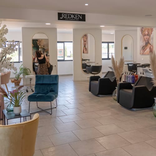 Les 2 Essences by L'Élégance - Coiffure Saint-Maximin-la-Sainte-Baume - L’élégance Centre de Beauté & Coiffure - Photo Galerie - OneBooking