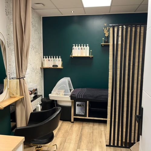 Beauty room - Coiffure Saint-Mitre-les-Remparts - Beauty room - Photo Galerie - OneBooking