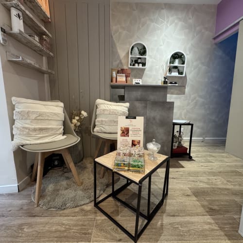 Nutri & Beauty - Coiffure Marseille - Nutri & Beauty - Photo Galerie - OneBooking