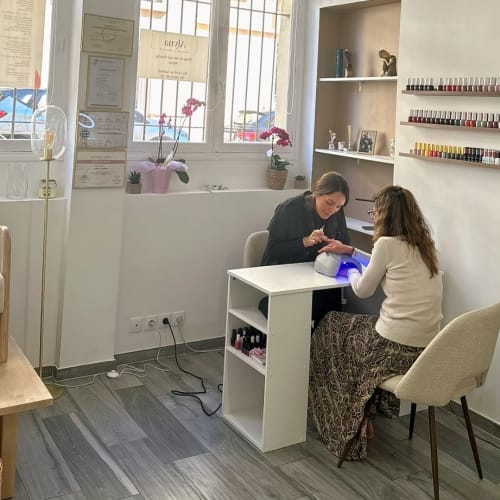 Alyna (Microneedling...) - Onglerie Toulon - Alyna (Microneedling...) - Photo Galerie - OneBooking