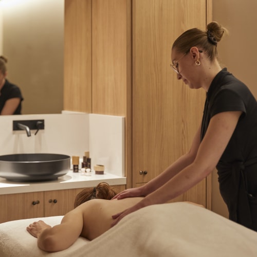 Spa des Lumières - Onglerie Versailles - Spa des Lumières - Photo Galerie - OneBooking