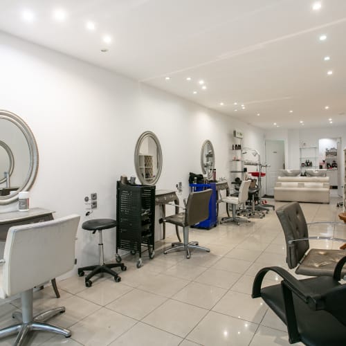 Hôtesse de l’Hair Institut - Coiffure Paris - Hôtesse de l’Hair Institut - Photo Galerie - OneBooking