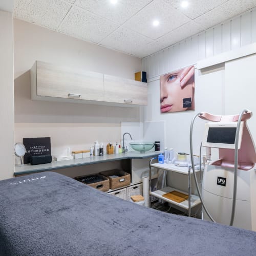 Institut graville - Onglerie Le Havre - Institut graville - Photo Galerie - OneBooking