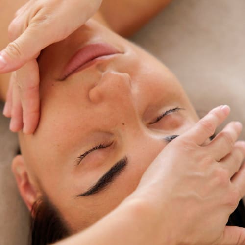 Pauline Holistic Massage - Sourcils & cils Nice - Pauline Holistic Massage - Photo Galerie - OneBooking