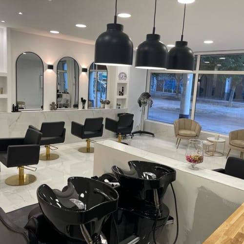 BLUSH Concept (ancien Mya Coiffure) - Massage Marseille - BLUSH Concept (ancien Mya Coiffure) - Photo Galerie - OneBooking