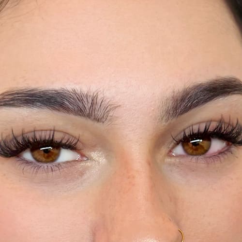 Cosmo Belle Beauty - Sourcils & cils Grenoble - Cosmo Belle Beauty - Photo Galerie - OneBooking