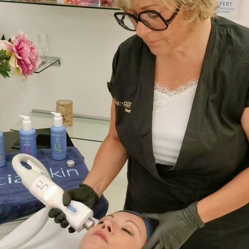 Institut de beauté - Clinic' ART Beauté - Onglerie Vichy - Institut de beauté - Clinic' ART Beauté - Photo Galerie - OneBooking