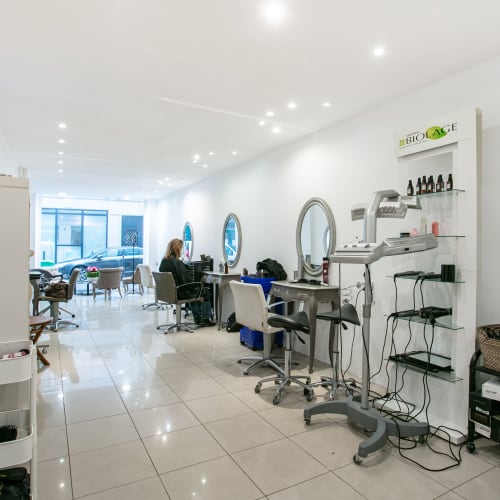 Hôtesse de l’Hair Institut - Coiffure Paris - Hôtesse de l’Hair Institut - Photo Galerie - OneBooking