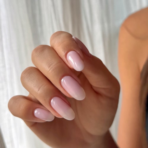 Ema Nails Studio - Manucure Russe - Onglerie Grenoble - Ema Nails Studio - Manucure Russe - Photo Galerie - OneBooking