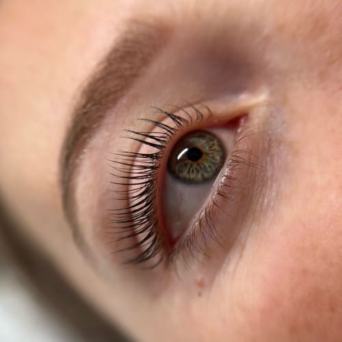 YAHNA - Sourcils & cils Villenave-d'Ornon - YAHNA - Photo Galerie - OneBooking