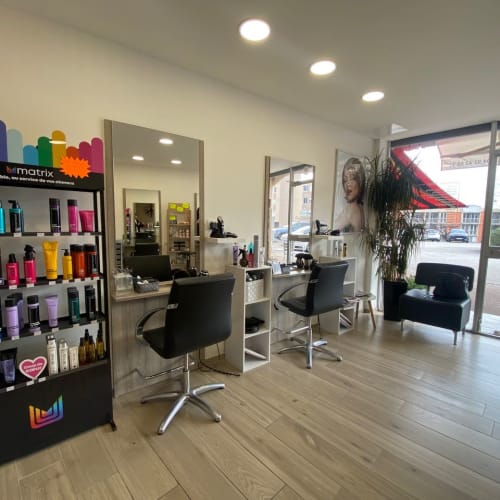 Salon de Coiffure Sabrina - Atelier de Léa - Sourcils & cils Grasse - Salon de Coiffure Sabrina - Atelier de Léa - Photo Galerie - OneBooking