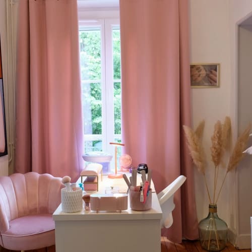 Mlle Porcelaine - Onglerie Villefranche-sur-Saône - Mlle Porcelaine - Photo Galerie - OneBooking