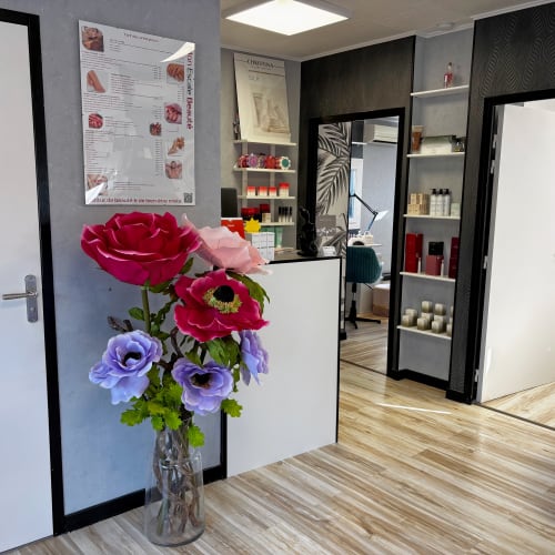 Ongles et Soins - Onglerie Saint-Raphaël - Ongles et Soins - Photo Galerie - OneBooking
