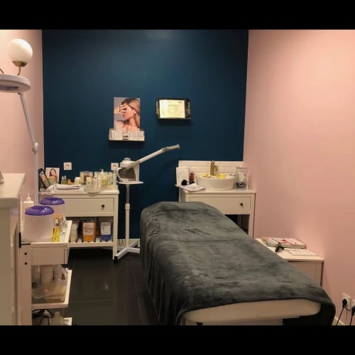 Le Salon By Laura Coiffure & Esthétique - Coiffure Clichy - Le Salon By Laura Coiffure & Esthétique - Photo Galerie - OneBooking