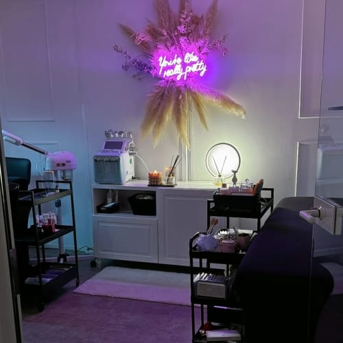 Glow House - Onglerie Mérignac - Glow House - Photo Galerie - OneBooking