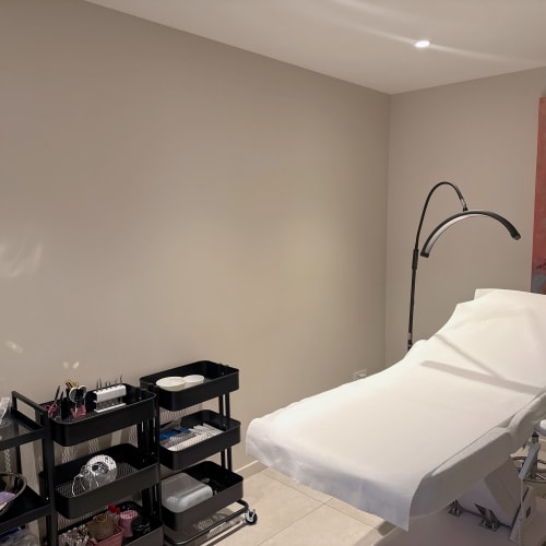 Aubrina Skin - Onglerie Dunkerque - Aubrina Skin - Photo Galerie - OneBooking