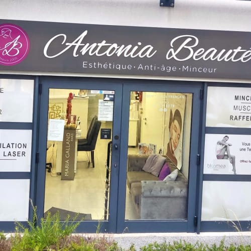 Antonia Beauté - Sourcils & cils Fréjus - Antonia Beauté - Photo Galerie - OneBooking