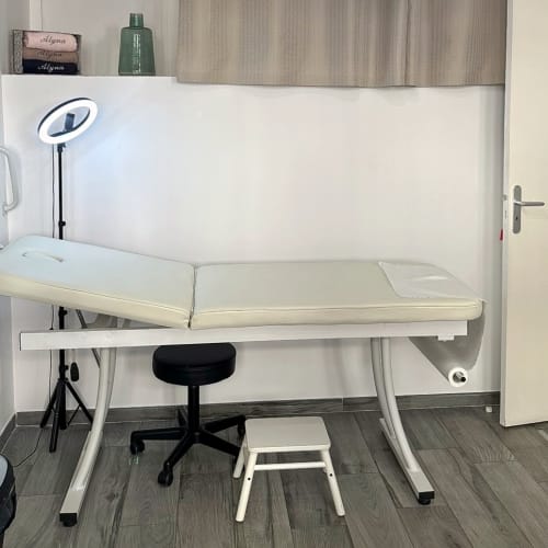 Alyna (Microneedling...) - Onglerie Toulon - Alyna (Microneedling...) - Photo Galerie - OneBooking