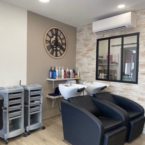 Salon de Coiffure Sabrina - Atelier de Léa - Sourcils & cils Grasse - Salon de Coiffure Sabrina - Atelier de Léa - Photo Galerie - OneBooking