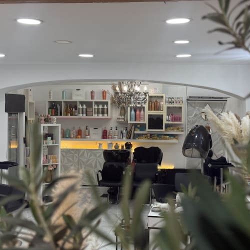 Lyna Beauty Cosmetic ( x Milli Nails 83) - Coiffure Toulon - Lyna Beauty Cosmetic ( x Milli Nails 83) - Photo Galerie - OneBooking