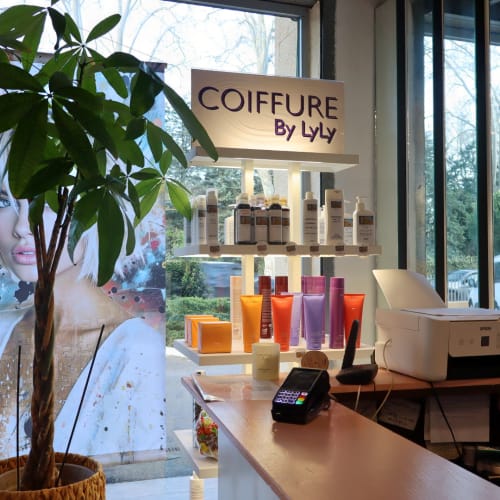 Coiffure by Lyly - Experte coloriste - Barbier - Expert en extension de cheveux - Coiffure Uzès - Coiffure by Lyly - Experte coloriste - Barbier - Expert en extension de cheveux - Photo Galerie - OneBooking