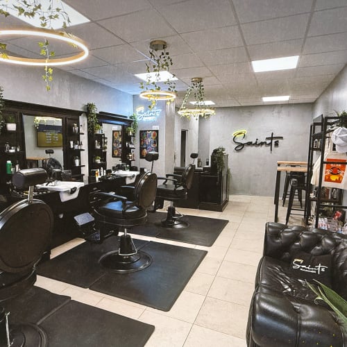 SAINTS STUDIO - Coiffeur, Barbier & Bien-être - Sourcils & cils La Seyne-sur-Mer - SAINTS STUDIO - Coiffeur, Barbier & Bien-être - Photo Galerie - OneBooking