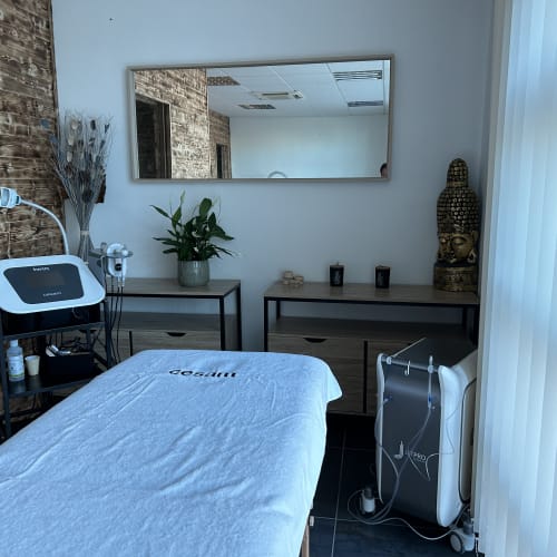 Jouvence - JET PEEL - LED PHOTOBIOMODULATION - RADIOFRÉQUENCE - ULTRASONS DE CAVITATION - ÉLECTROSTIMULATION - ÉPILATION DÉFINITIVE - BLANCHIMENT DENTAIRE - Coiffure Bandol - Jouvence - JET PEEL - LED PHOTOBIOMODULATION - RADIOFRÉQUENCE - ULTRASONS DE CAVITATION - ÉLECTROSTIMULATION - ÉPILATION DÉFINITIVE - BLANCHIMENT DENTAIRE - Photo Galerie - OneBooking