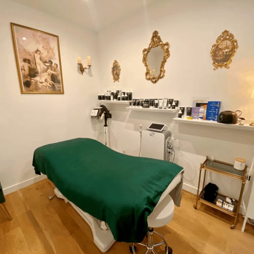 Maison Alchymiste Parfums de Confidence & Artisan de Beauté - Sourcils & cils Versailles - Maison Alchymiste Parfums de Confidence & Artisan de Beauté - Photo Galerie - OneBooking