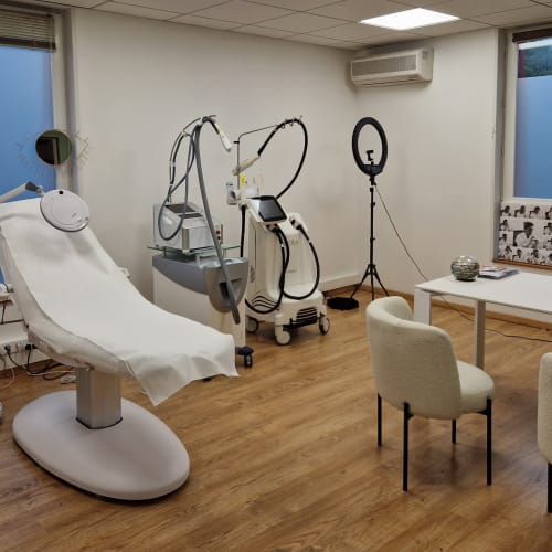 Dr Laure Brouard (médecine esthétique, injections, épilation laser, hydrafacial et cryolipolyse) - Sourcils & cils La Rochelle - Dr Laure Brouard (médecine esthétique, injections, épilation laser, hydrafacial et cryolipolyse) - Photo Galerie - OneBooking