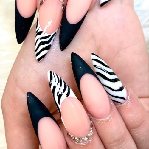Bang Nails - Aiguillerie - Onglerie Montpellier - Bang Nails - Aiguillerie - Photo Galerie - OneBooking