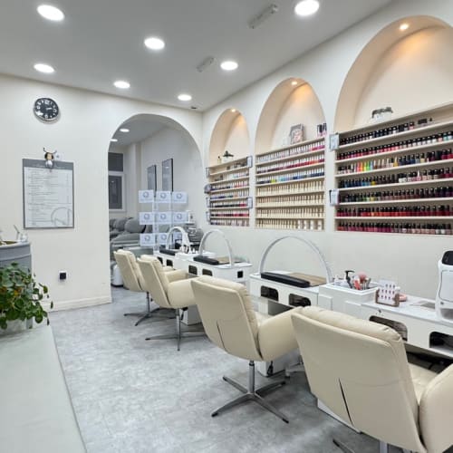 Ongles Notre-Dame Nails & Regard - Institut de beauté Paris - Ongles Notre-Dame Nails & Regard - Photo Galerie - OneBooking