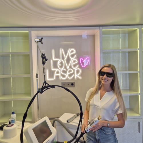 Riviera L centre Esthétique & Épilation définitive laser, manucure, beauté des pieds - Institut de beauté Cannes - Riviera L centre Esthétique & Épilation définitive laser, manucure, beauté des pieds - Photo Galerie - OneBooking