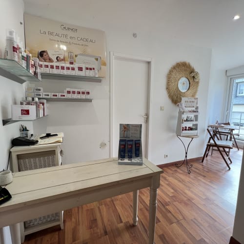 Dourjacq coiffure esthetique - Onglerie Brest - Dourjacq coiffure esthetique - Photo Galerie - OneBooking
