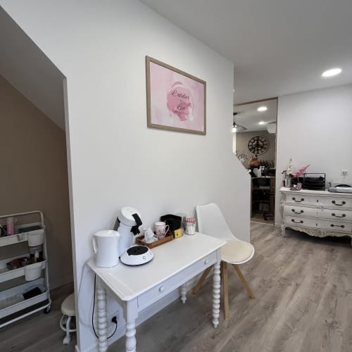 Salon de Coiffure Sabrina - Atelier de Léa - Sourcils & cils Grasse - Salon de Coiffure Sabrina - Atelier de Léa - Photo Galerie - OneBooking