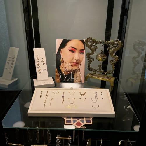 Dahliaanoir piercing - Institut de beauté Toulouse - Dahliaanoir piercing - Photo Galerie - OneBooking