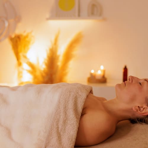 Pauline Holistic Massage - Sourcils & cils Nice - Pauline Holistic Massage - Photo Galerie - OneBooking