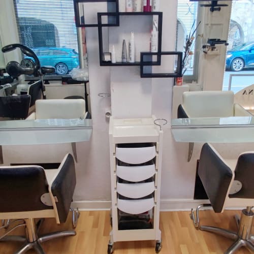Salon Jeanna - Coiffure La Rochelle - Salon Jeanna - Photo Galerie - OneBooking